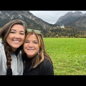 Meet your Posher, Regina